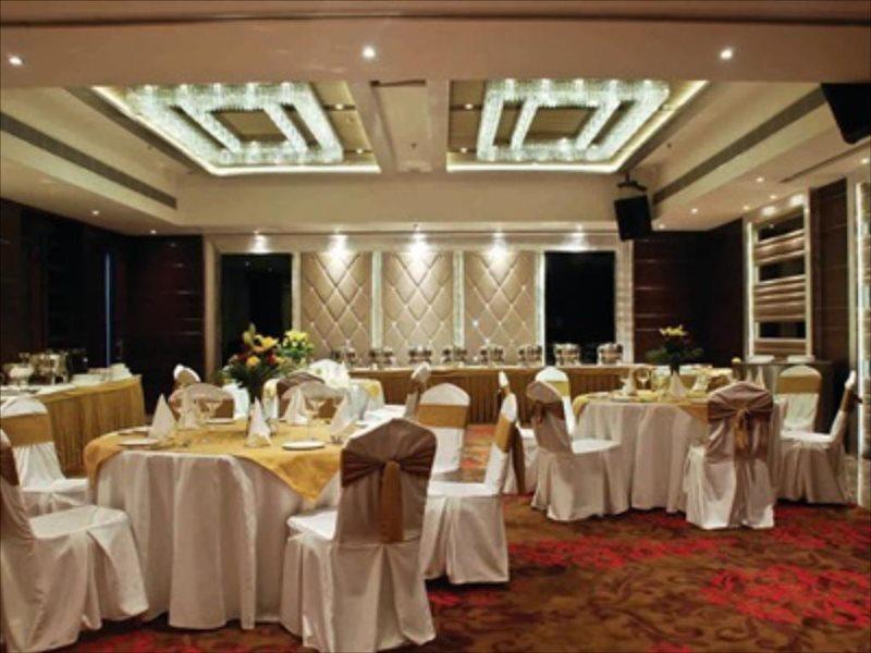 The Gaur Hotel Chandīgarh Exterior foto